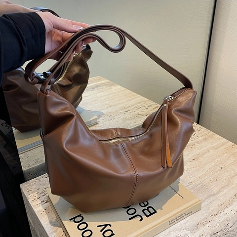 Bolso de Hombro de Cuero PU Minimalista para Mujer Bolso Hobo de Media Luna de Moda Color Sólido Plisado de Axila