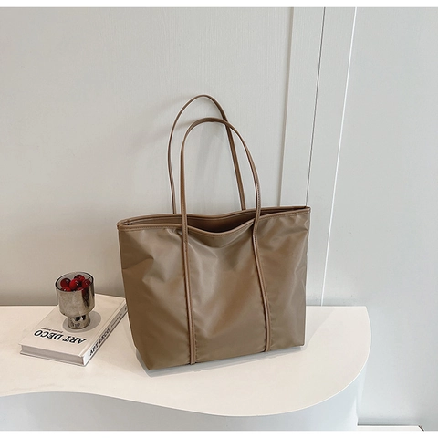 Minimalistische Nylon Draagtas Met Grote Capaciteit Voor Dames Winter Lichtgewicht Woon-werkverkeer Schoudertas Contrastkleur Handtas Veelzijdige Casual Tas