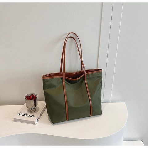 Minimalistische Nylon Draagtas Met Grote Capaciteit Voor Dames Winter Lichtgewicht Woon-werkverkeer Schoudertas Contrastkleur Handtas Veelzijdige Casual Tas