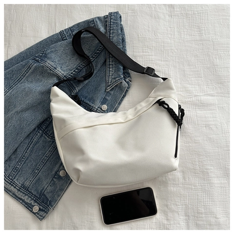 Women Minimalist Nylon Crescent Shoulder Bag Large Capacity Solid Color Hobo Bag With Braided Zipper Puller For Daily