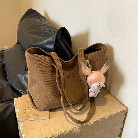 Große Kapazität Cord Tote Bag Für Damen Wintermode Lässige Schultertasche Mit Süßem Puppenanhänger Urban Minimalistische Handtasche