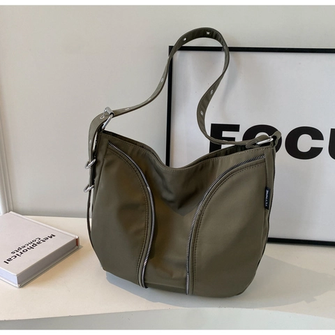 Fashion Nylon Shoulder Bag For Women Hobo Crossbody Bag Large Capacity Solid Color Casual Adjustable Strap Zipper Satchel