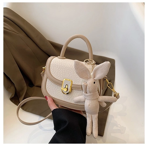 Dames Mode PU Leer Schoudertas Met Konijnenhanger Litchi Textuur Stijlvolle Stedelijke Minimalistische Handtas Cadeau