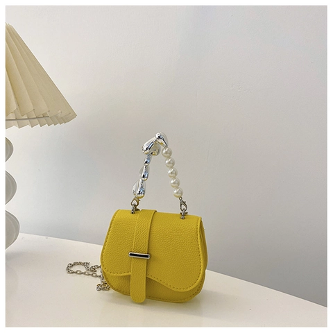 Damen Chic Mini Umhängetasche PU Leder Litschimuster Herzanhänger Künstliche Perle Griff Metallkette Crossbody Handtasche