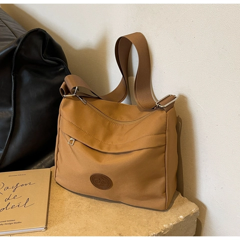 Borsa a Spalla in Tessuto da Donna di Grande Capacità Borsa a Tracolla Minimalista Con Tracolla Larga Regolabile e Toppa con Logo in Pelle Borsa Giornaliera di Moda