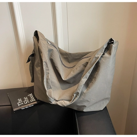Bolso de Hombro de Tela de Gran Capacidad Minimalista para Mujer Bolso Tote Urbano Casual con Correa Ancha Bolso Hobo de Color Sólido