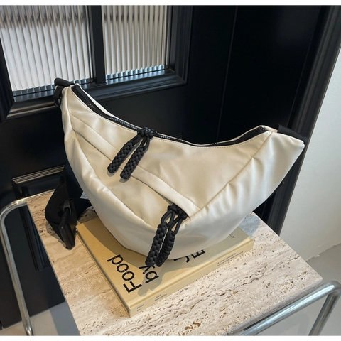 Fashion Minimalist Women Crescent Shoulder Bag Large Capacity Nylon Cloth Crossbody Bag Casual Daily Travel Messenger Bag