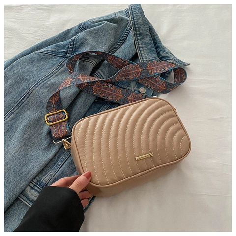 Women Fashion PU Leather Crossbody Bag Wave Quilted Camera Bag With Ethnic Style Wide Shoulder Strap Simple Retro Shoulder Bag