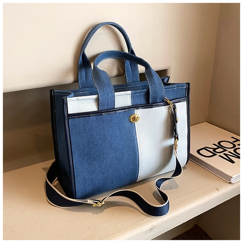 Sac Fourre-Tout en Denim Patchwork pour Femmes Sac à Bandoulière Décontracté Garniture en Cuir PU Avec Fermoir Doré