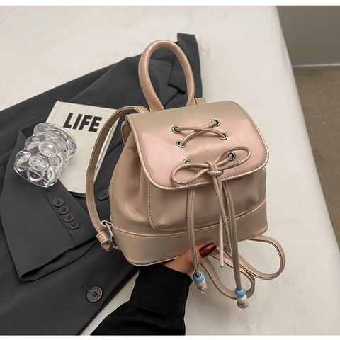 Mode Damen Mini Rucksack PU Leder Glänzende Kordelzug Tasche Mit Schleife Band Und Perlen Vielseitige Tägliche Schultertasche