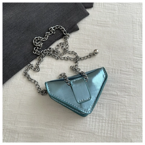 Trendy Metallic Triangle Mini Crossbody Bag For Women Y2K Style Butterfly Decor Small Chain Shoulder Bag Fashion Evening Purse