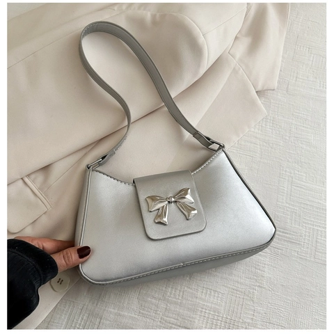 Mode PU Leder Damen Schultertasche Mit Silberner Schleife Metallschnalle Baguette Unterachsel Tasche Trendy Einfache Handtasche