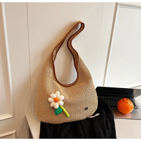 Damen Mode Stroh Gewebte Schultertasche Große Kapazität Hobo Tasche Französischer Stil Handtasche Mit Seidenschal Blumen Dekoration
