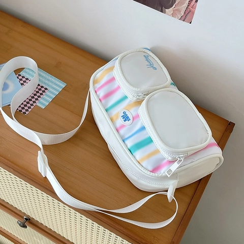 Damen Stilvolle Nylon Schultertasche Bunte Vertikale Streifen Zwei Vordertaschen Leichte Umhängetasche Verstellbarer Riemen