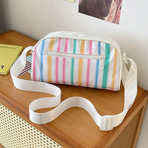 Damen Stilvolle Nylon Schultertasche Bunte Vertikale Streifen Zwei Vordertaschen Leichte Umhängetasche Verstellbarer Riemen