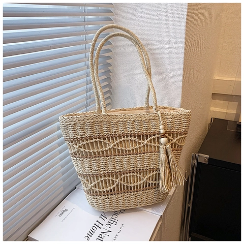 Handmade Straw Woven Tote Bag For Women Summer Beach Vacation Shoulder Bag With Tassel Decor Large Capacity Bohemian Casual Handbag