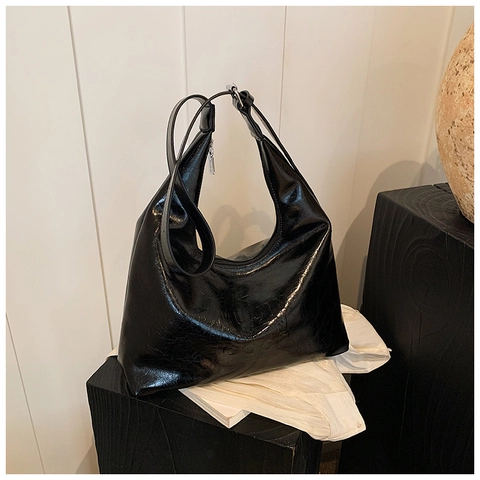 Mode PU Leder Holografische Silber Umhängetasche Für Damen Minimalistische Brief Geprägte Hobo Tasche Große Kapazität Tasche