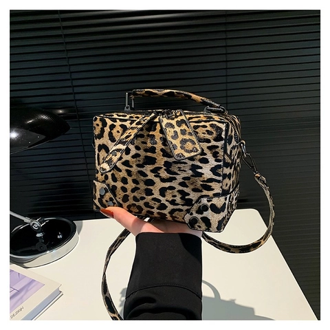 Trendige Leopardenmuster PU Leder Umhängetasche Für Damen Vintage Box Crossbody Bag Mit Nieten Dekor Verstellbarer Gurt