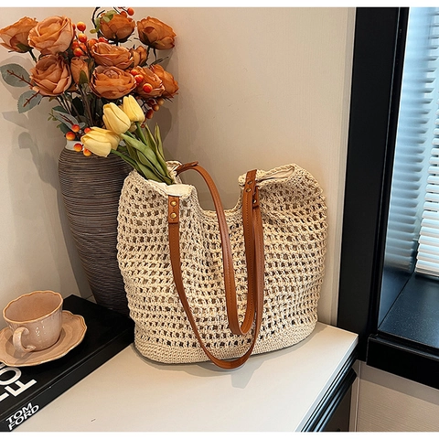 Damen Stroh Gewebte Umhängetasche Große Kapazität Hohl Gehäkelte Tragetasche Mit Braunen Lederriemen Casual Strand Urlaub Handtasche