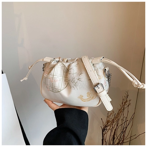 Sac à Épaule en Satin Jacquard pour Femmes Style Chinois Rétro Broderie Florale Sac à Cordon Avec Chaîne en Métal