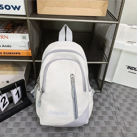 Sac de Poitrine Tendance en Nylon Bloc de Couleur pour Hommes Femmes Sac Bandoulière Léger Avec Pendentif Peluche Sacoche Décontracté