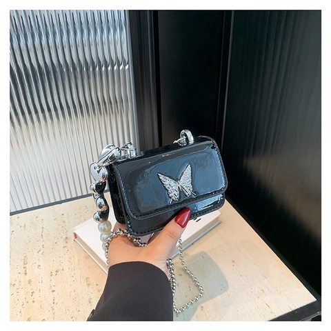 Metallic PU Leather Mini Shoulder Bag Butterfly Decor Artificial Pearl Chain Y2K Fashion Crossbody Bag For Women Party