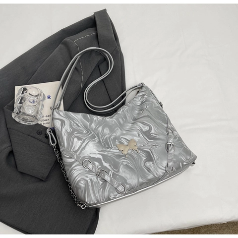 Borsa a Spalla in Pelle PU Trama Marmo da Donna Alla Moda Con Decorazione a Farfalla in Metallo Tracolla a Catena Grande Capacità Zaino Urbano Semplice