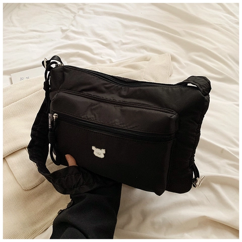 Bolso de Hombro de Nailon PU para Mujer Correa con Volantes Oso Metálico Bolso Bandolera Grande Casual Diario Multi-bolsillo de Moda