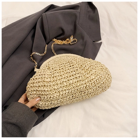 Sac Nuage Tissé en Paille Fait à la Main pour Femmes Avec Bandoulière en Chaîne Métallique Dorée Sac à Épaule Urbain