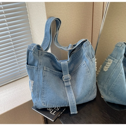 Große Damen Denim Umhängetasche Gewaschene Distressed Crossbody Tasche Retro Lässige Slouchy Hobo Bag Metallschnalle