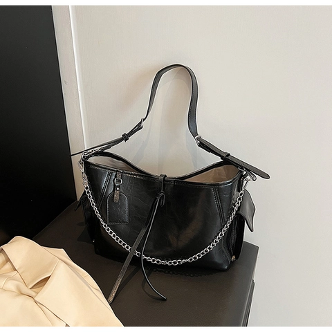 Borsa a Spalla da Donna alla Moda in PU Lucido Grande Capacità Metallic Hobo Tote Con Catena Nappe Borsa a Tracolla Minimalista Urbana