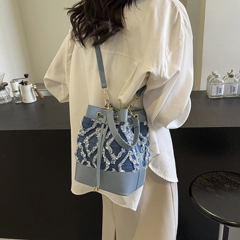 Sac Seau pour Femme en Denim Cuir Synthétique Matelassé Losange Cordon Sac à Bandoulière Retro Décontracté Main Sac