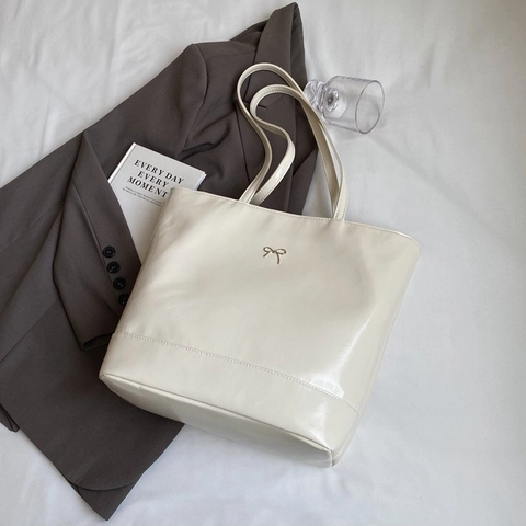 Women's Large Capacity PU Leather Tote Bag With Metal Bow Detail Trendy Korean Style Solid Color Shoulder Bag For Daily Work