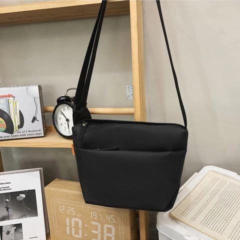 Minimalistische Damen Umhängetasche Aus Kunstleder Schlichter Urbaner Stil Schultertasche Mit Verstellbarem Riemen Einfarbig