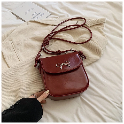 Moda Borsa a Spalla da Donna in Pelle PU con Fiocco in Metallo Tracolla Regolabile con Nodo Elegante Borsa a Tracolla Quadrata per Uso Quotidiano Festa Viaggio