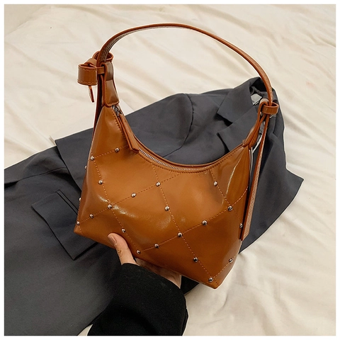Trendige Gesteppte Hobo Bag Für Damen Metallic PU Leder Nieten Schultertasche Mit Schleife Vielseitige Sommer Tasche