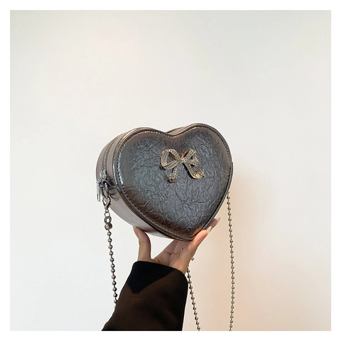 Bolso de Hombro con Forma de Corazón Metálico Arrugado para Mujer Bolso Bandolera con Lazo de Strass Elegante Bolso para Fiesta y Banquete