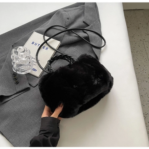 Borsa a Tracolla di Tendenza in Peluche Ecopelliccia da Donna Semplice Versatile Urbana Con Manico Intrecciato e Tracolla