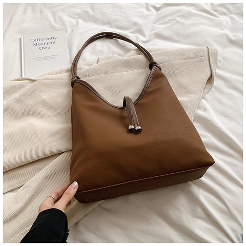 Minimalistische Damen Umhängetasche Mit Großer Kapazität Mattierte PU Leder Tote Tasche Mit Metallperlen Für Den Alltag