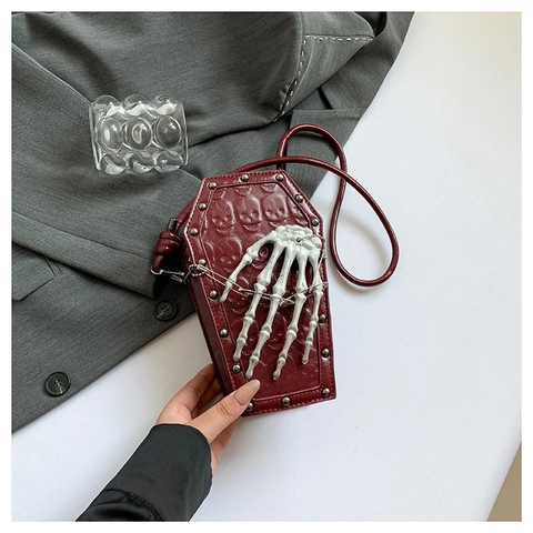 Bolso de Hombro Forma de Ataúd Gótico Punk Calavera Relieve Bandolera Con Mano de Esqueleto Remache Cadena Bolso Mujer