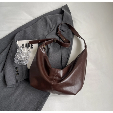 Retro Women Large Capacity PU Leather Hobo Shoulder Bag Minimalist Half Moon Adjustable Strap Commuter Crossbody Bag