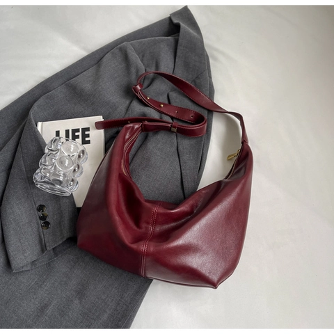 Retro Women Large Capacity PU Leather Hobo Shoulder Bag Minimalist Half Moon Adjustable Strap Commuter Crossbody Bag