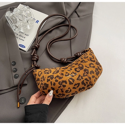 Borsa a Spalla da Donna in Pelle Scamosciata Leopardata a Mezzaluna con Tracolla Annodata alla Moda per Uso Quotidiano