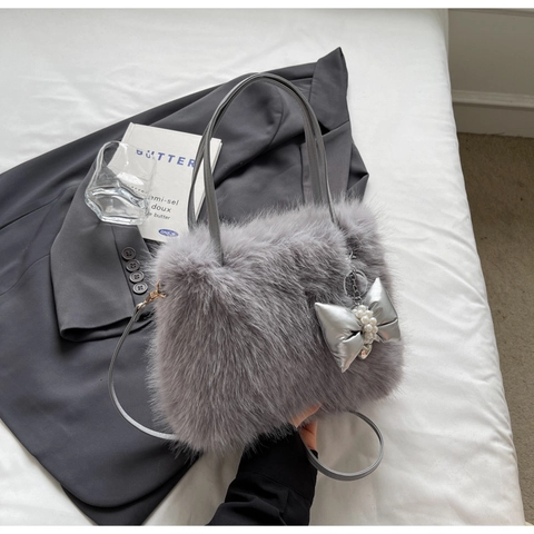 Women Faux Fur Shoulder Bag Elegant Plush Handbag With Artificial Pearl Bowknot Pendant Versatile Winter Crossbody Bag
