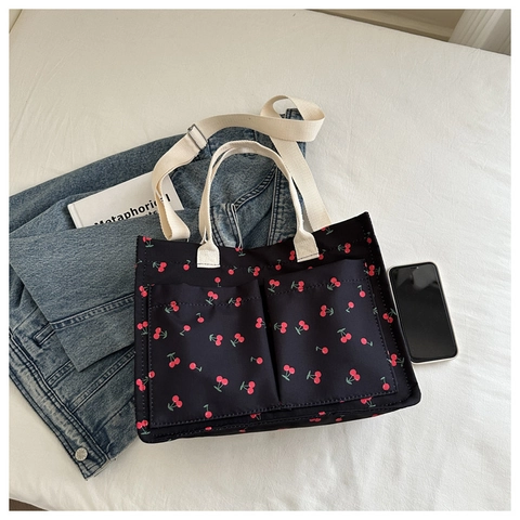 Sac Cabas en Toile Imprimé Cerise pour Femmes Grande Capacité Sac à Bandoulière Avec Doubles Poches Avant Sangle Réglable Sac à Main Décontracté Style Coréen Sac de Shopping Imprimé