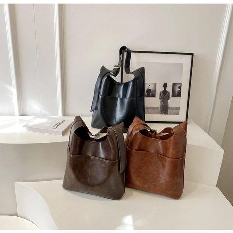 Fashion Vintage PU Leather Large Capacity Shoulder Bag Minimalist Women Tote Bag With External Pockets Wide Strap Daily Bag
