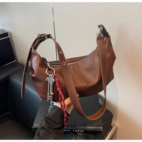 Bolso Hobo de Media Luna de Cuero PU Minimalista Urbano para Mujer Correa Ajustable con Ojales Colgante de Cuerda Trenzada Bolso de Hombro