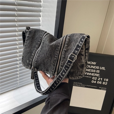 Women Casual Washed Denim Shoulder Bag With Double Zipper Decor Adjustable Wide Strap Crossbody Bag Retro Fashion Handbag