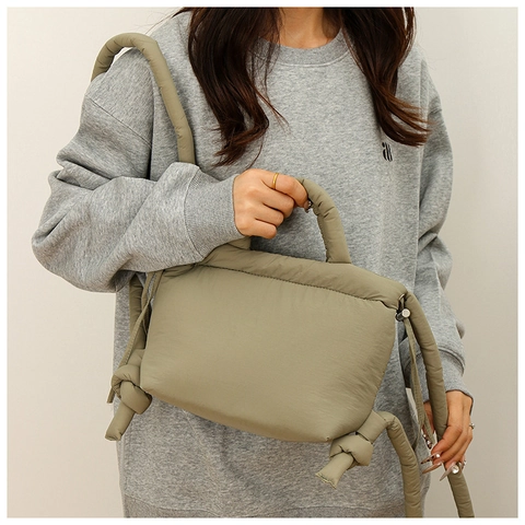 Sac à Épaule Matelassé Bouffant pour Femmes Sac à Main Cloud en Nylon Sac Bandoulière Versatile Sac Léger pour le Quotidien