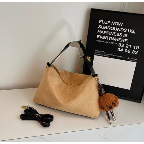 Sac à Épaule Minimaliste en Cuir PU pour Femmes Sac Hobo Vintage Sac Bandoulière Versatile Avec Pendentif Ours